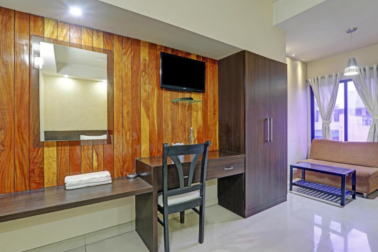 Townhouse Oak Hotel Shelter Лакхнау Екстер'єр фото