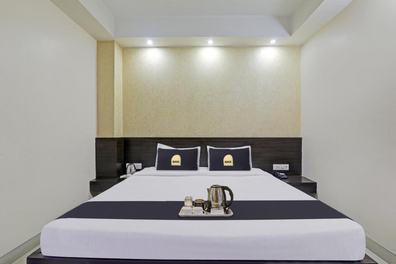 Townhouse Oak Hotel Shelter Лакхнау Екстер'єр фото