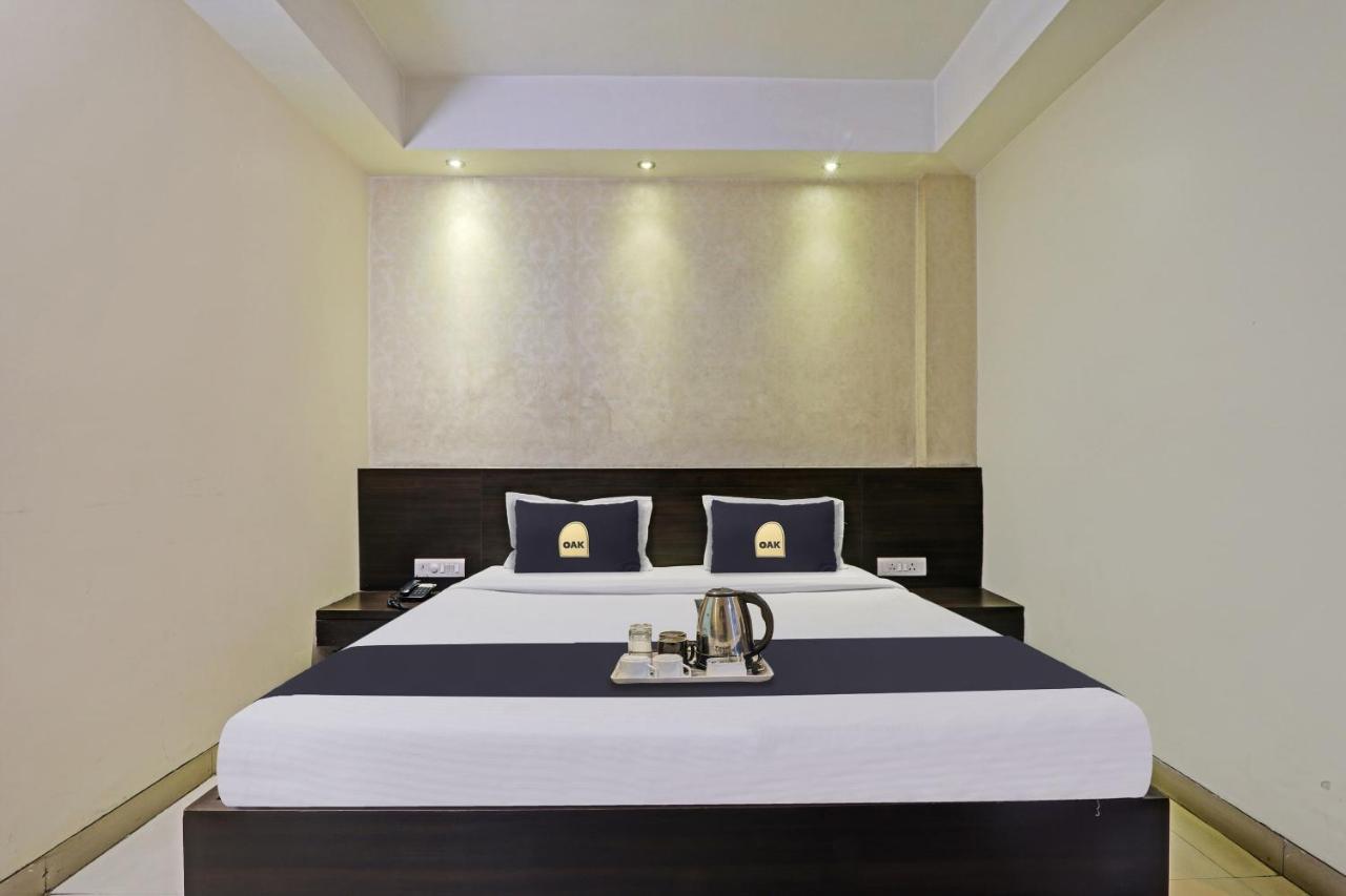 Townhouse Oak Hotel Shelter Лакхнау Екстер'єр фото