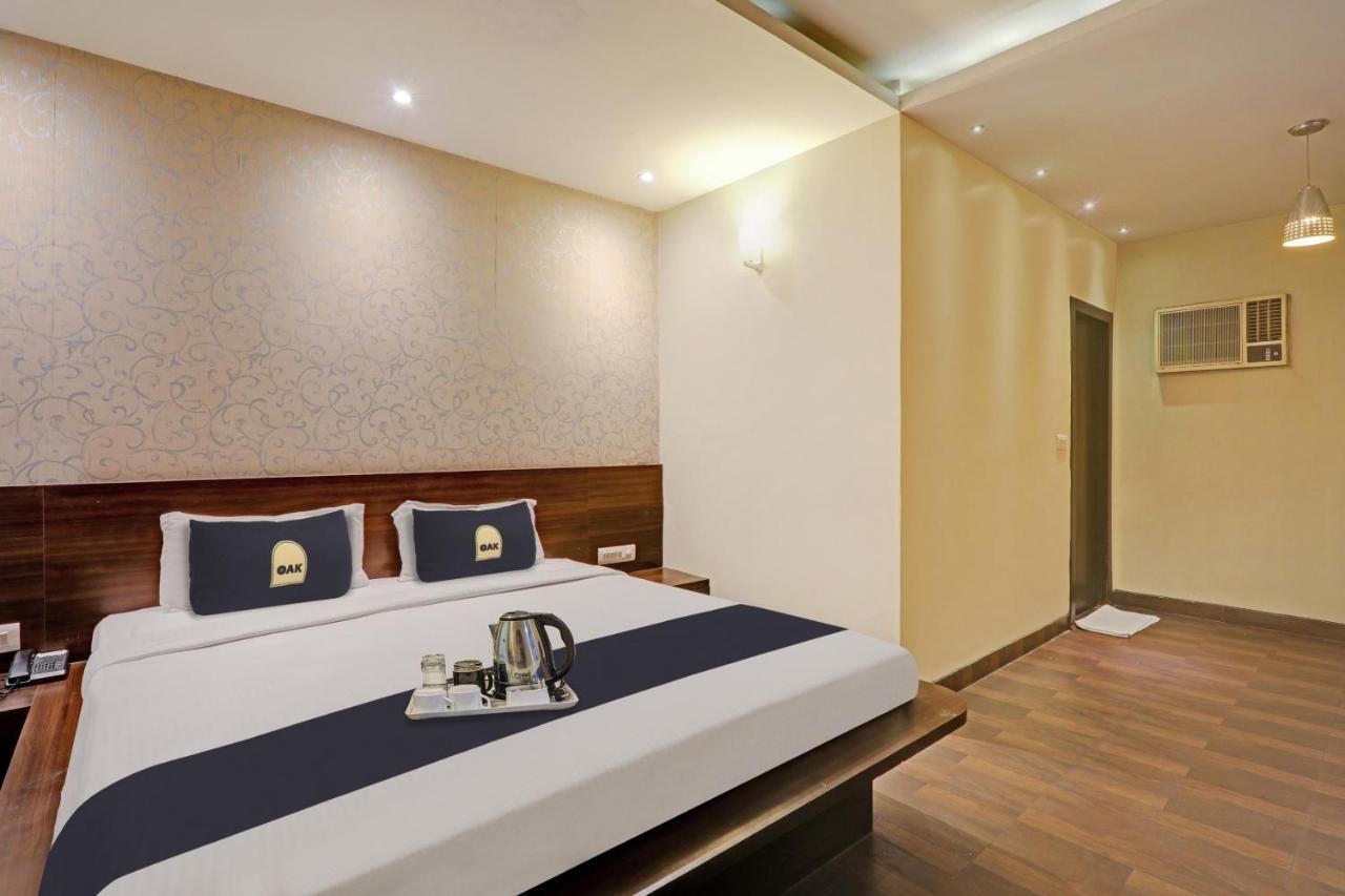 Townhouse Oak Hotel Shelter Лакхнау Екстер'єр фото