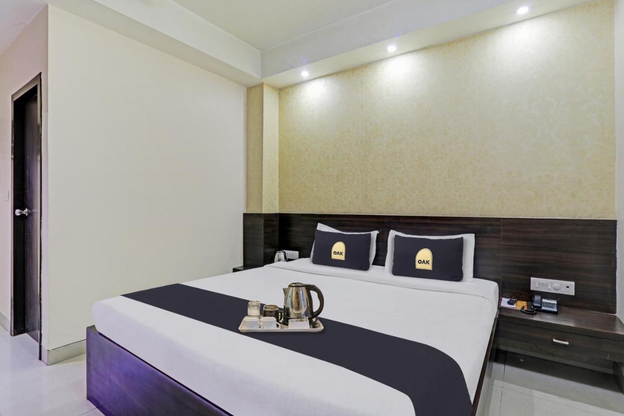 Townhouse Oak Hotel Shelter Лакхнау Екстер'єр фото